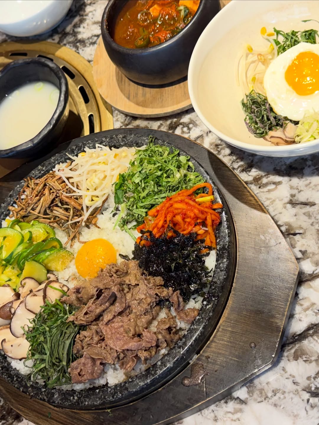 พลอย - ชิดจันทร์ ห่ง