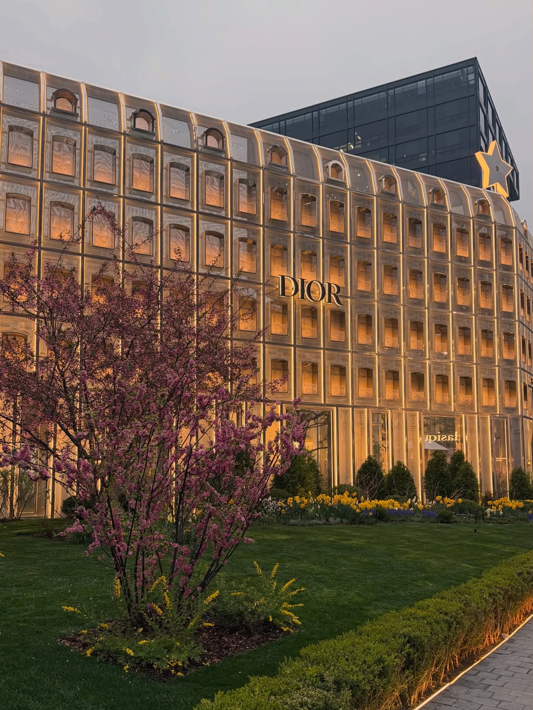 พลอย - ชิดจันทร์ ห่ง