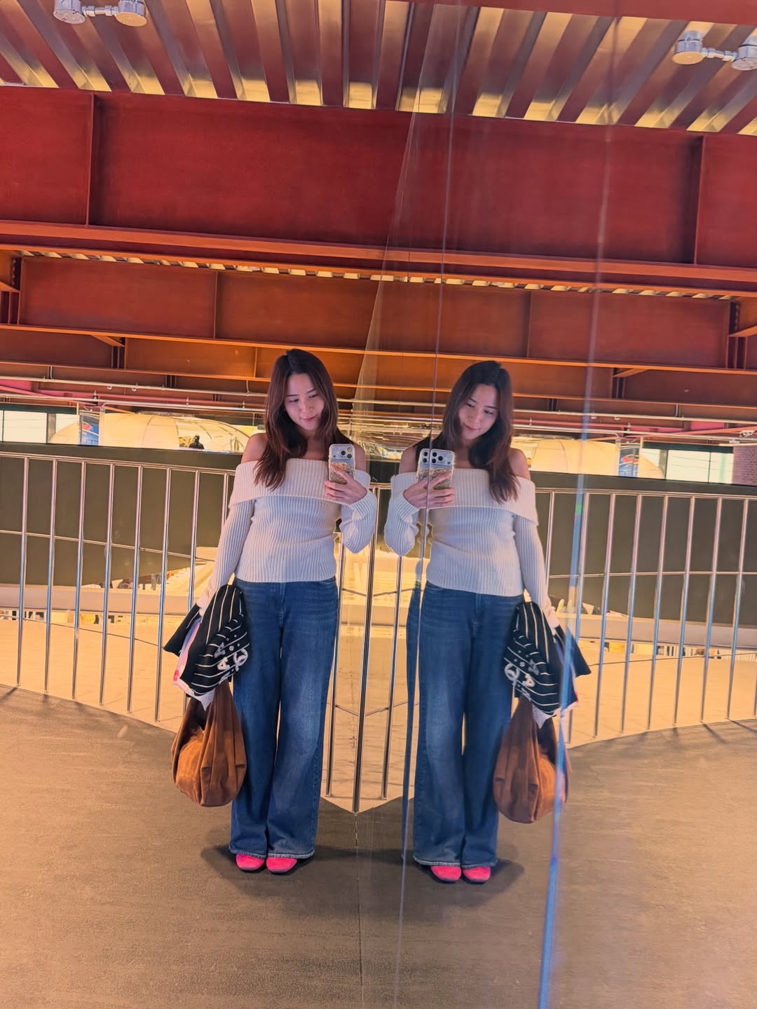 พลอย - ชิดจันทร์ ห่ง