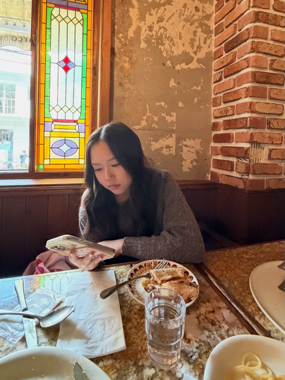 พลอย - ชิดจันทร์ ห่ง