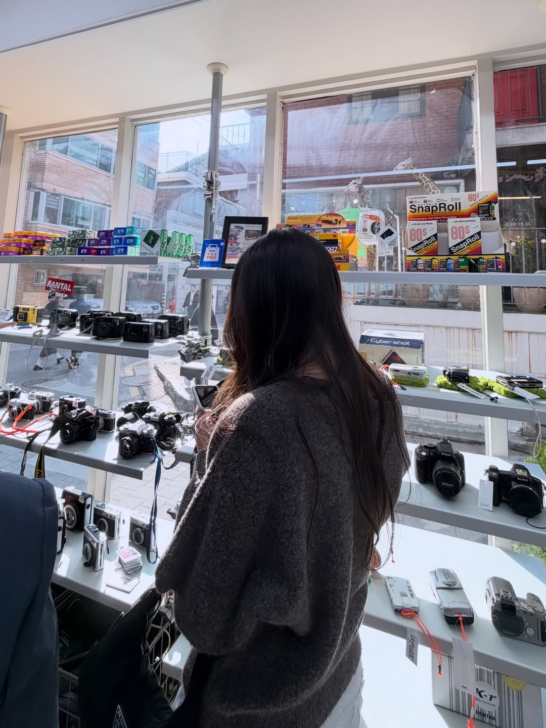 พลอย - ชิดจันทร์ ห่ง