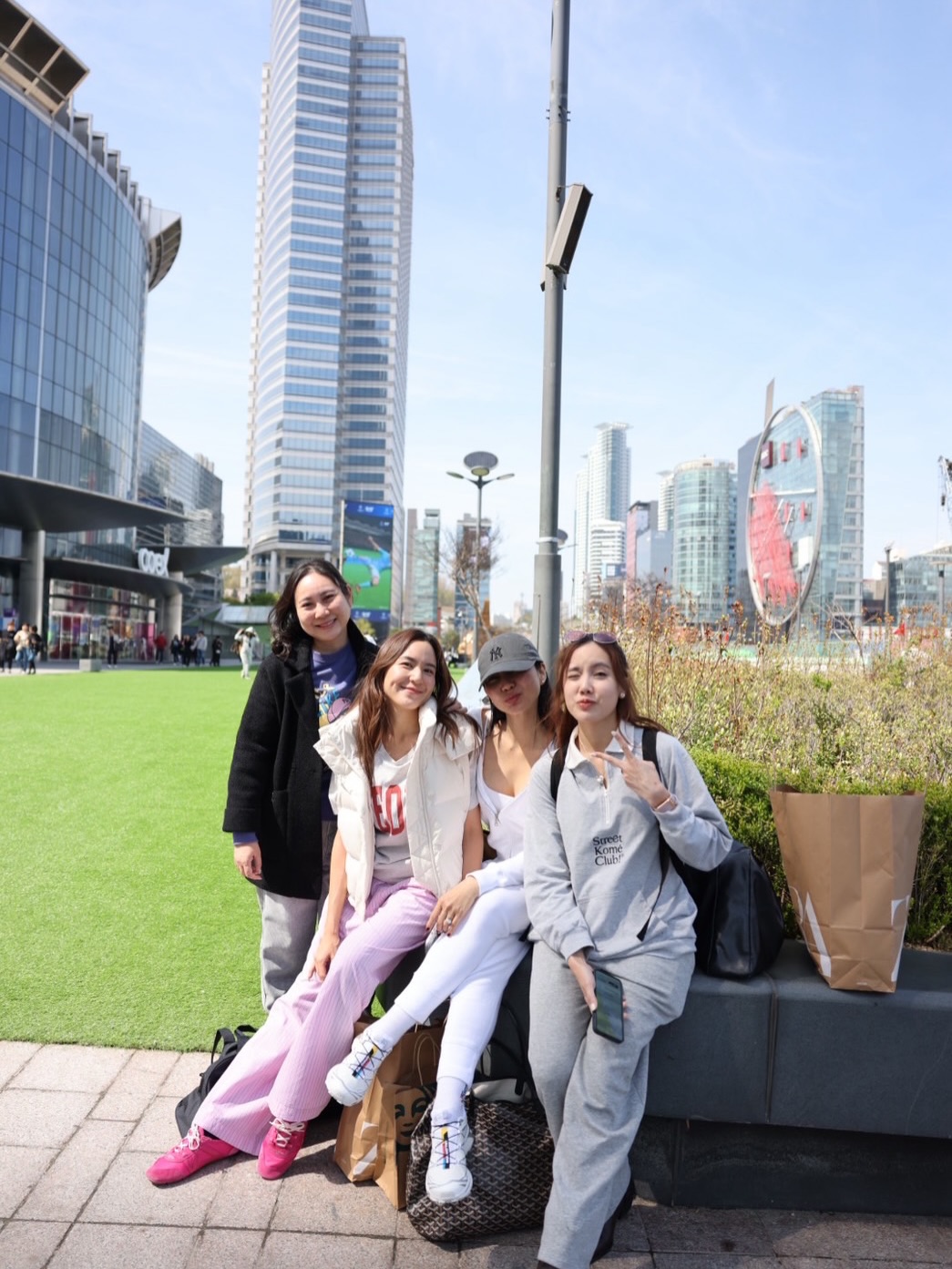 พลอย - ชิดจันทร์ ห่ง