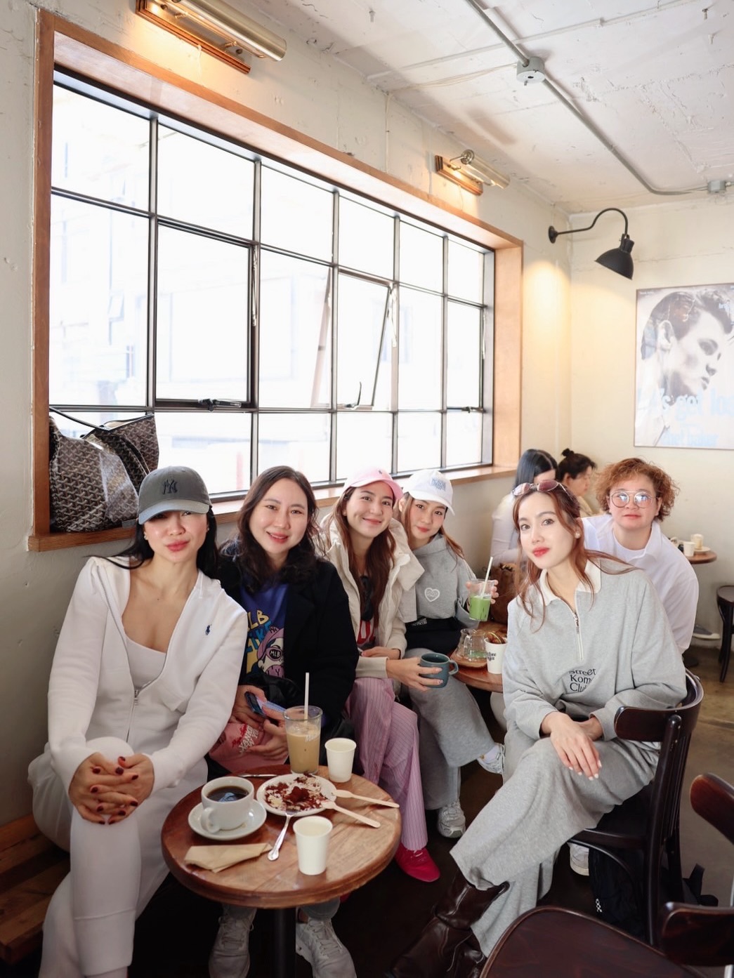 พลอย - ชิดจันทร์ ห่ง