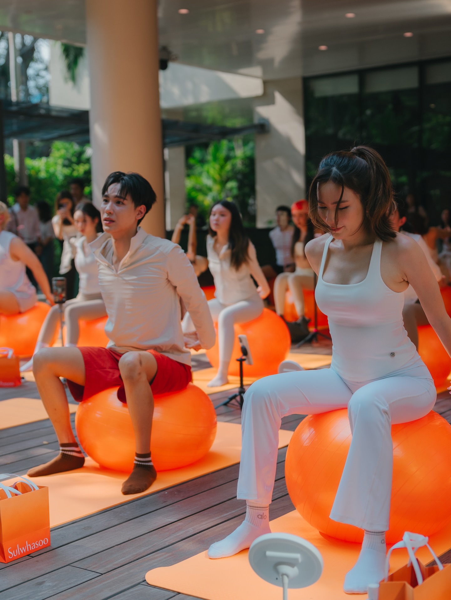 พลอย - ชิดจันทร์ ห่ง