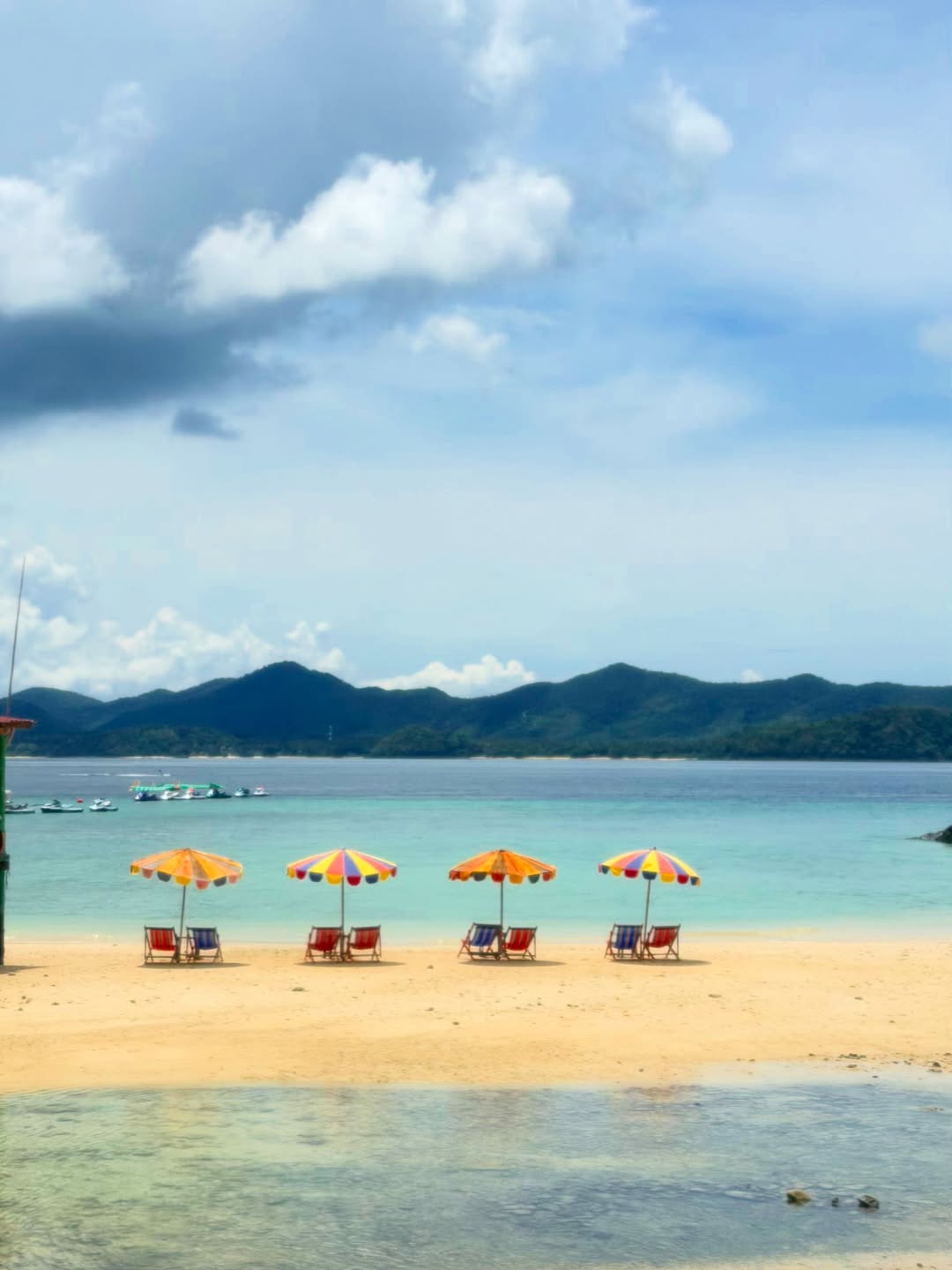 พลอย - ชิดจันทร์ ห่ง