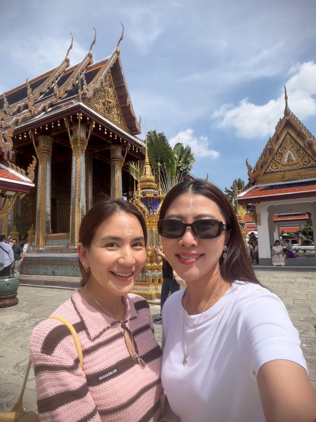 พลอย - ชิดจันทร์ ห่ง