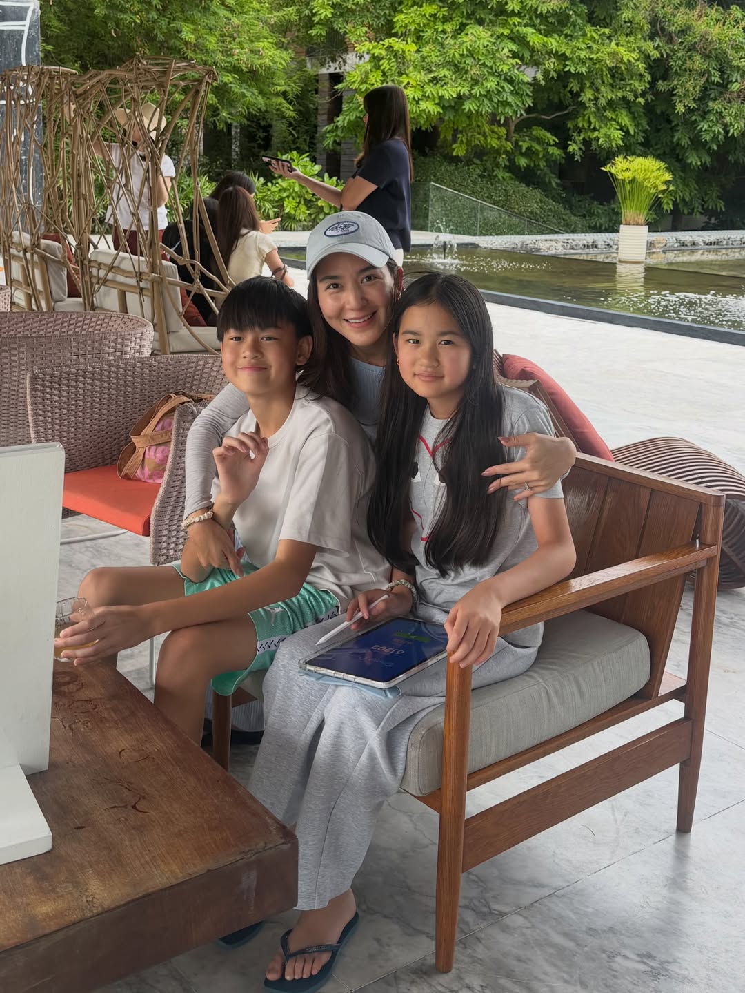พลอย - ชิดจันทร์ ห่ง