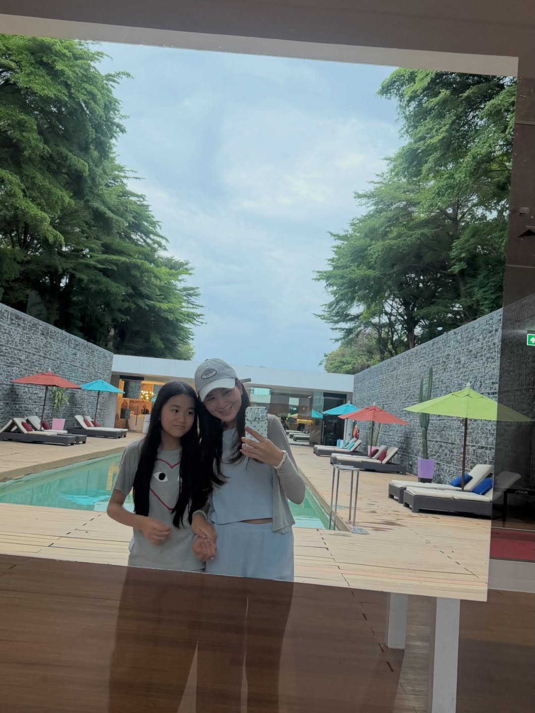 พลอย - ชิดจันทร์ ห่ง