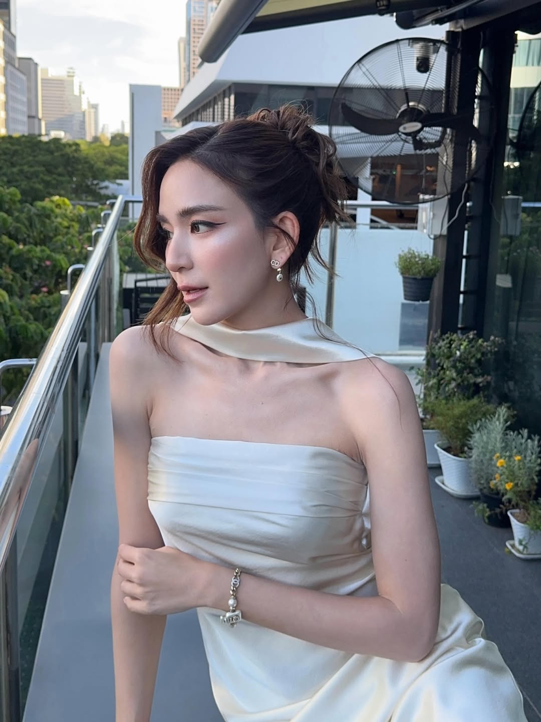 พลอย - ชิดจันทร์ ห่ง