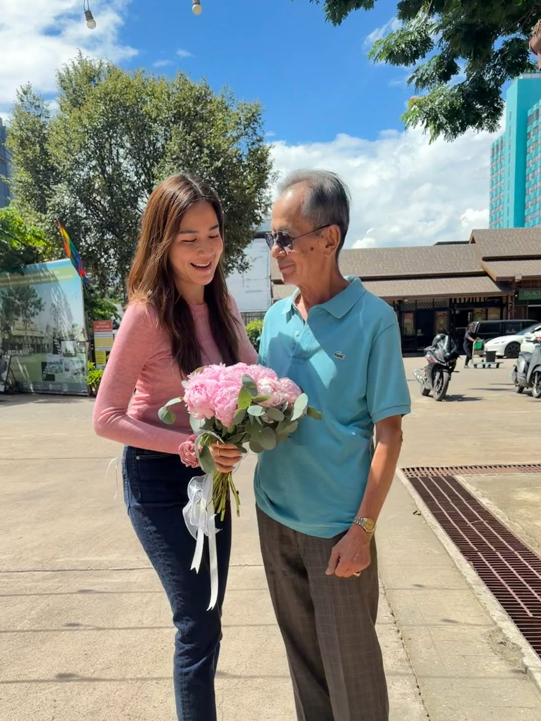 พลอย - ชิดจันทร์ ห่ง