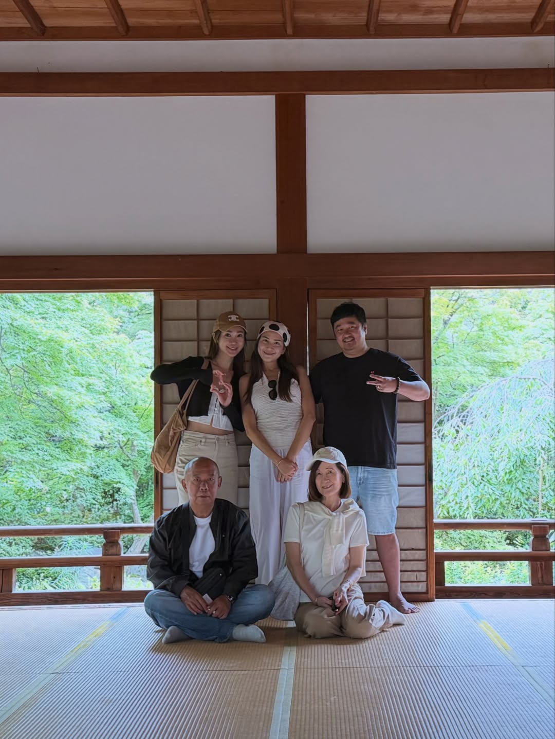 พลอย - ชิดจันทร์ ห่ง