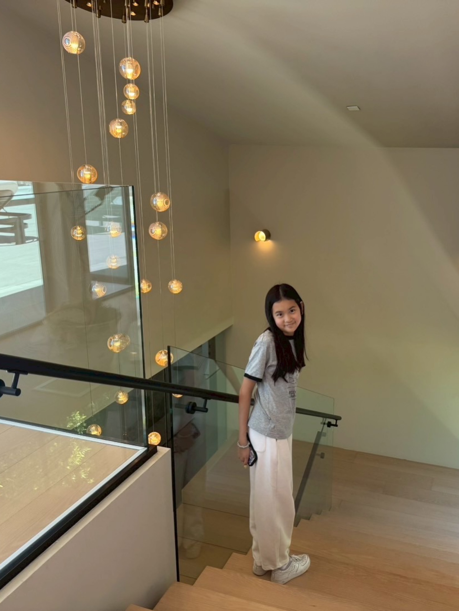 พลอย - ชิดจันทร์ ห่ง