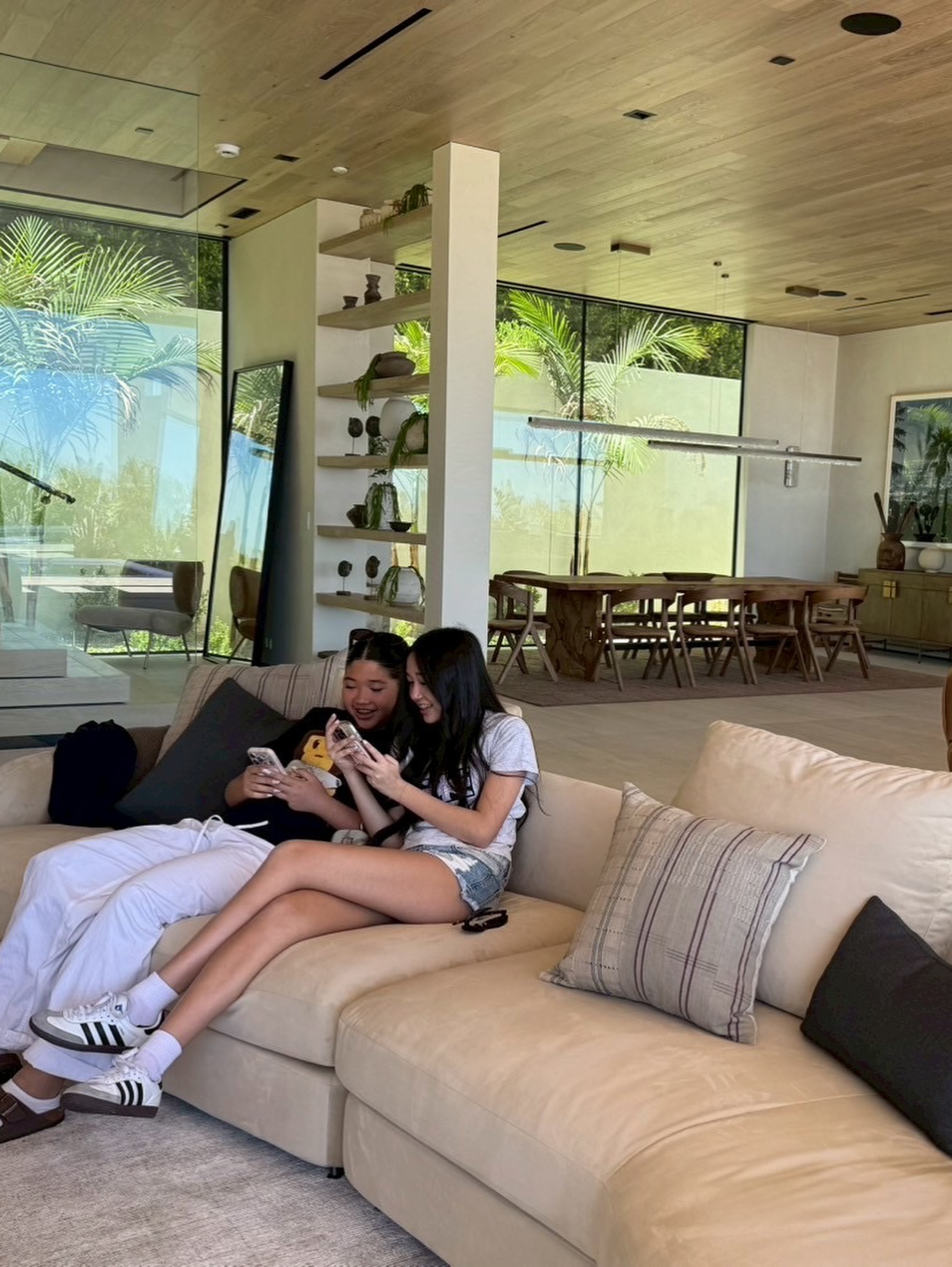 พลอย - ชิดจันทร์ ห่ง