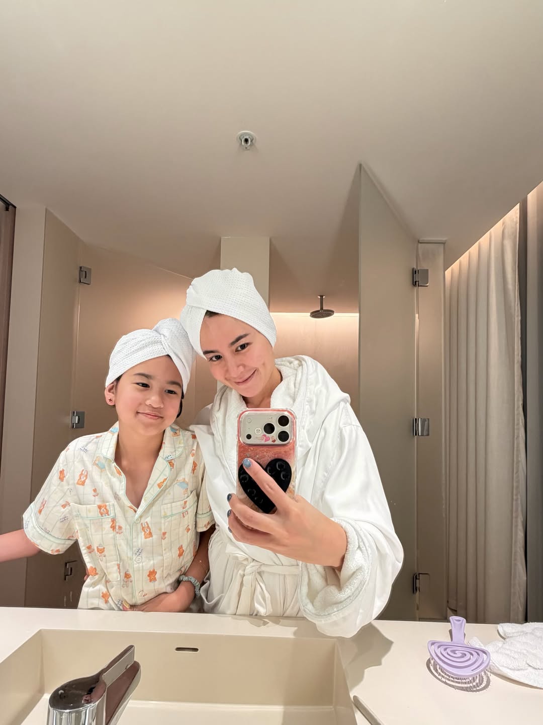 พลอย - ชิดจันทร์ ห่ง