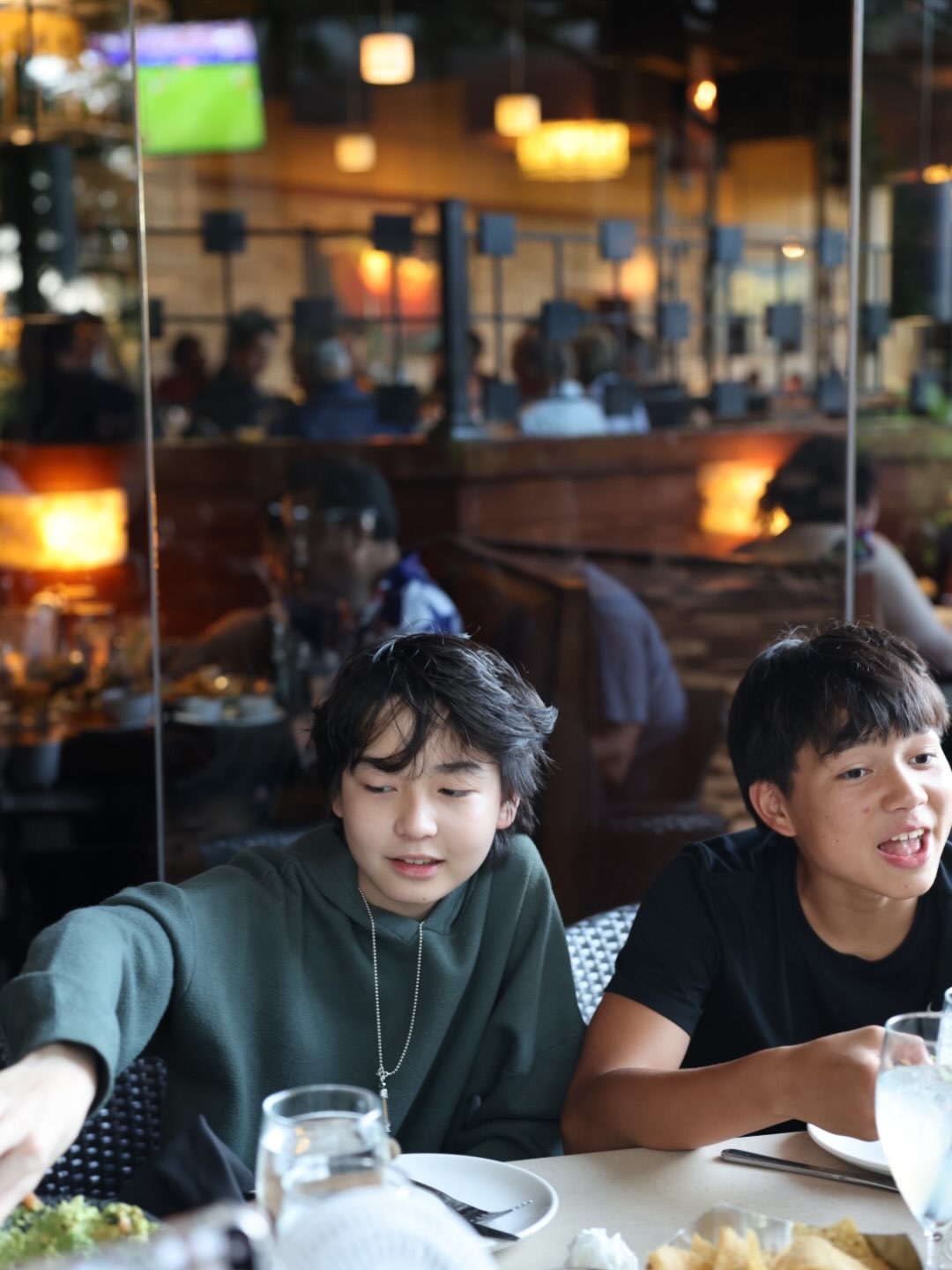 พลอย - ชิดจันทร์ ห่ง