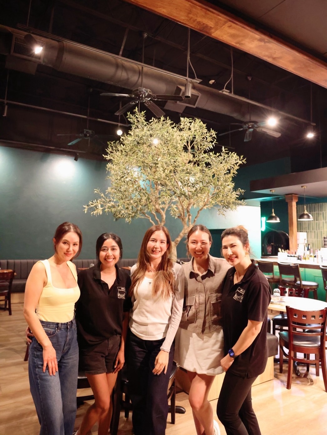พลอย - ชิดจันทร์ ห่ง