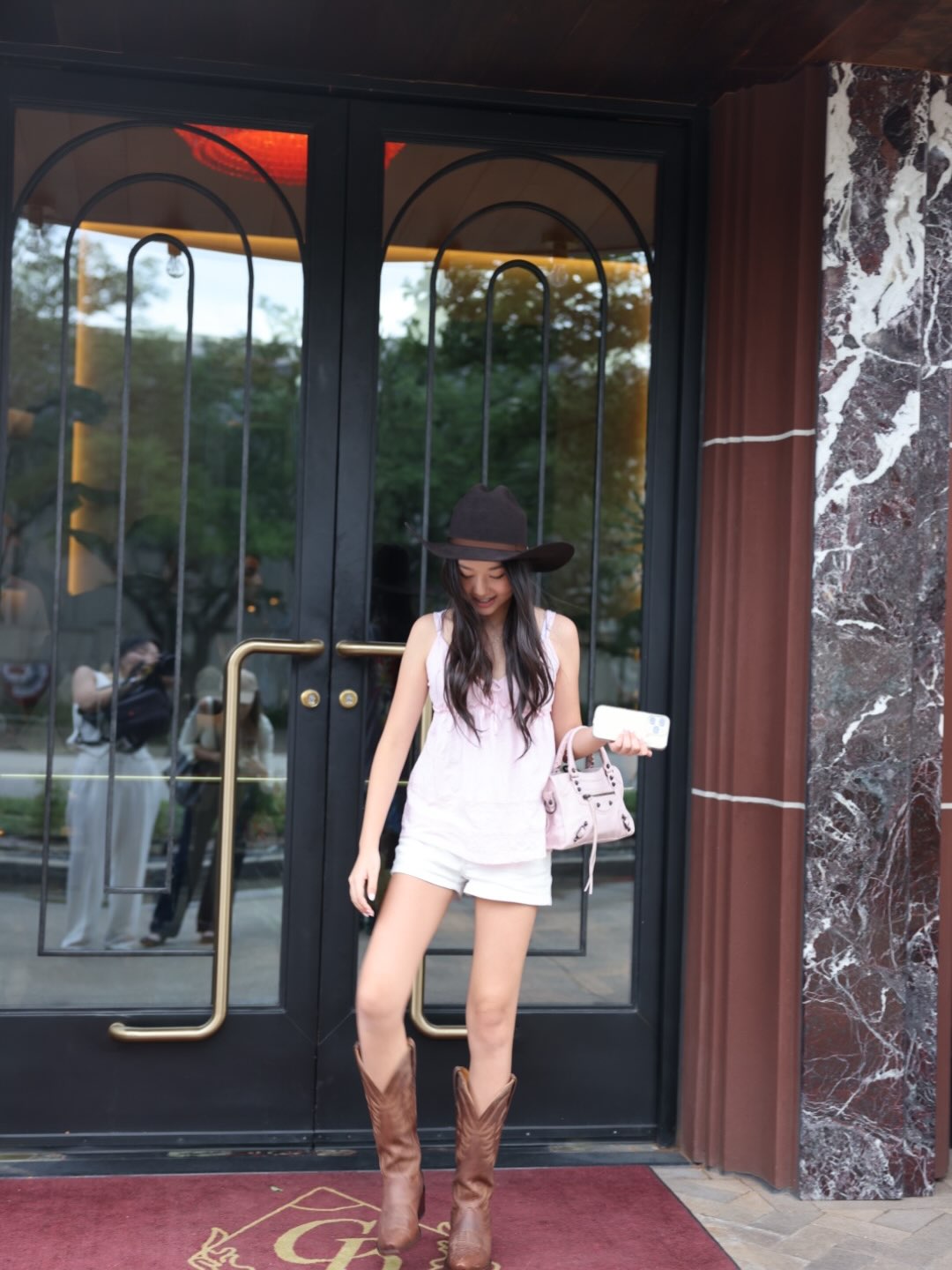 พลอย - ชิดจันทร์ ห่ง