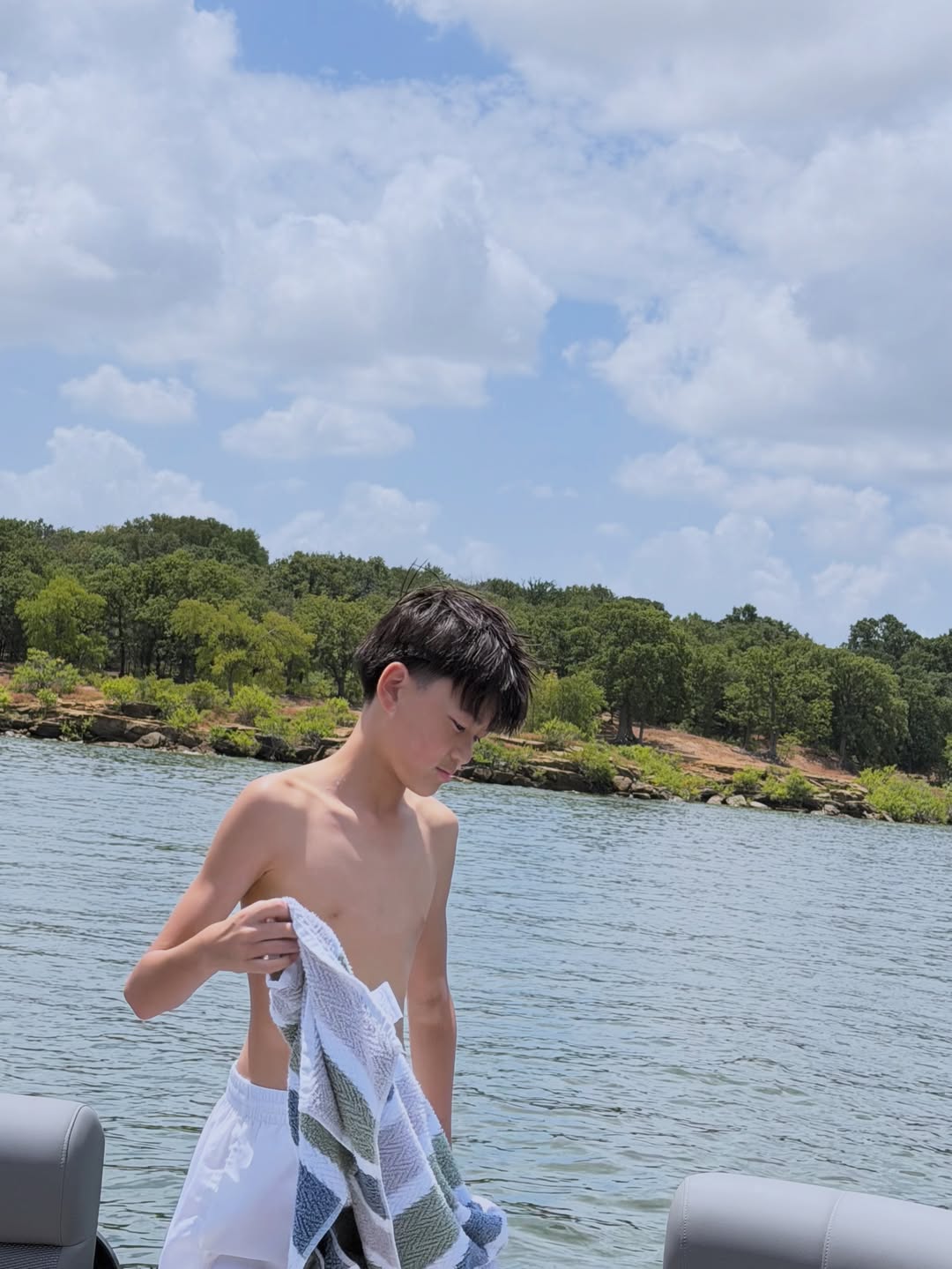 พลอย - ชิดจันทร์ ห่ง