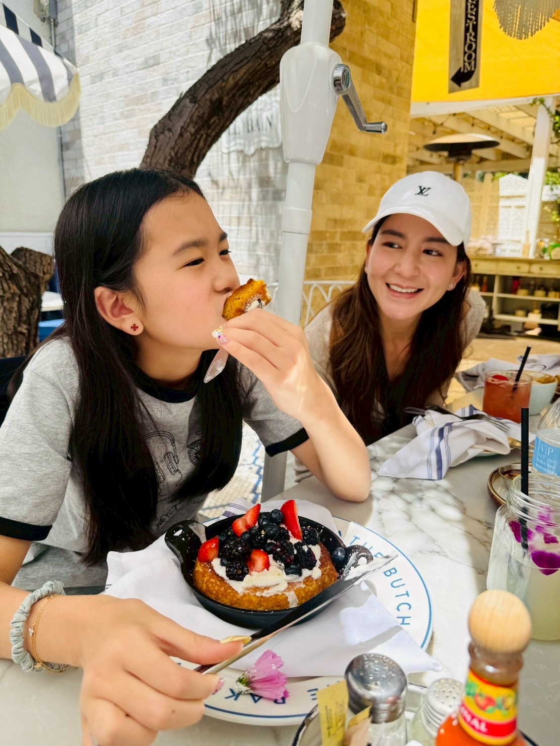 พลอย - ชิดจันทร์ ห่ง