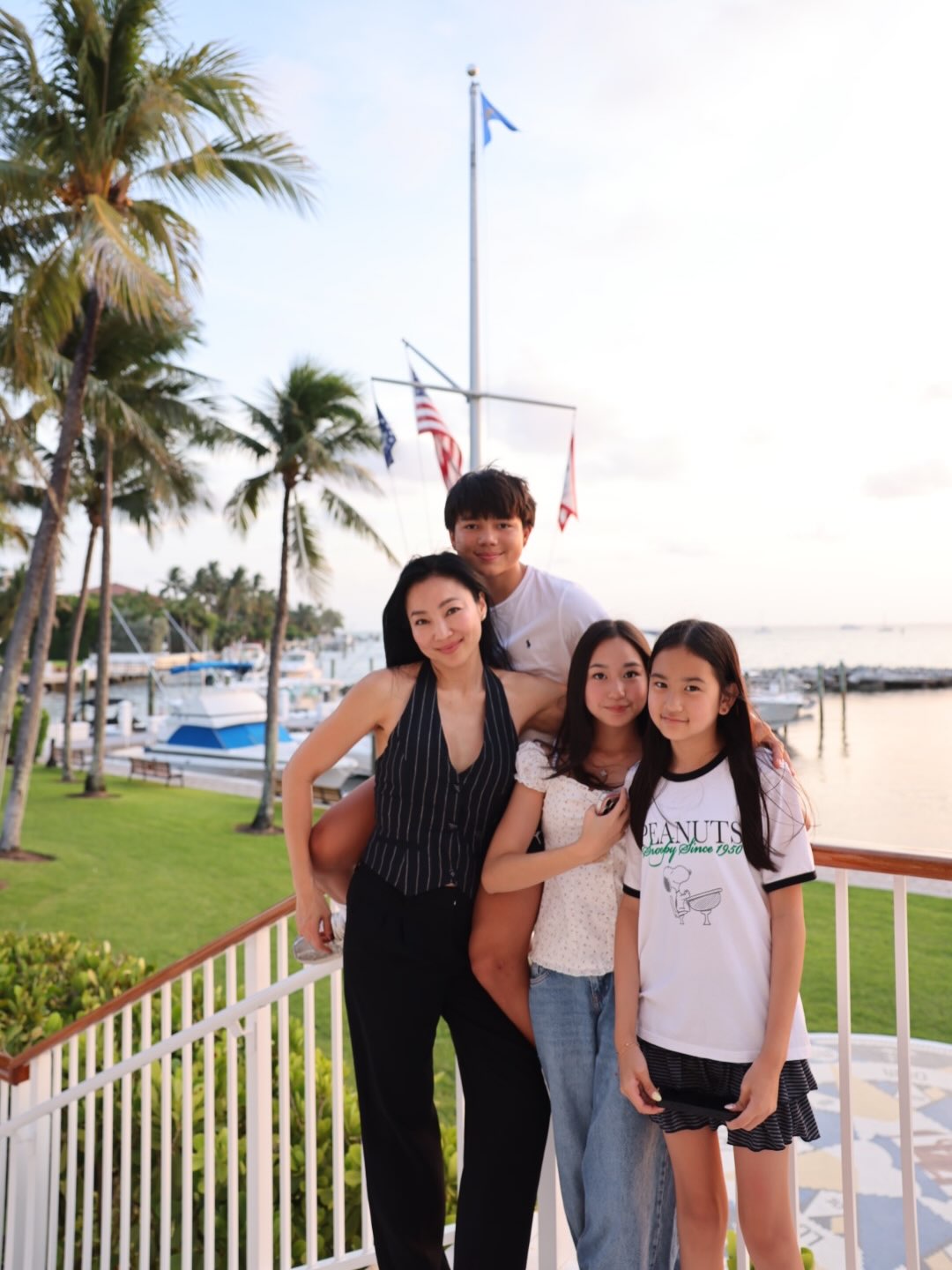 พลอย - ชิดจันทร์ ห่ง