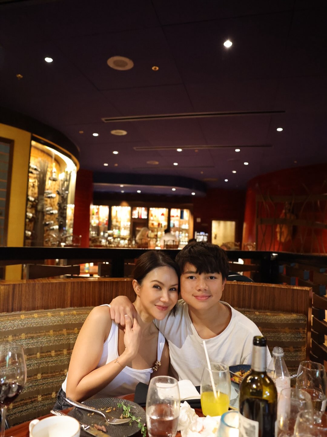 พลอย - ชิดจันทร์ ห่ง