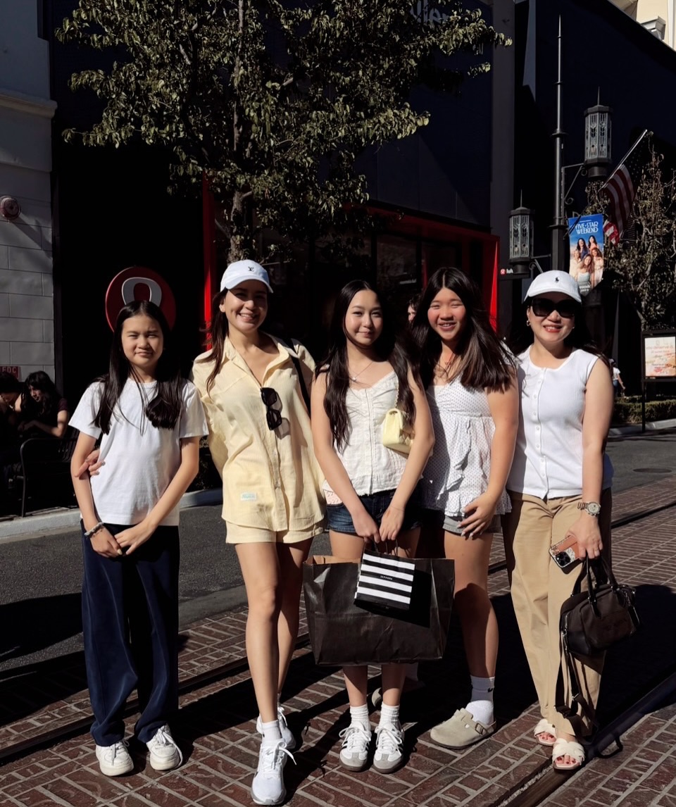 พลอย - ชิดจันทร์ ห่ง