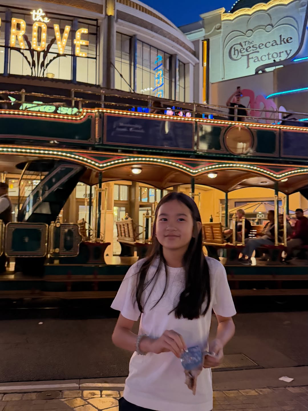 พลอย - ชิดจันทร์ ห่ง