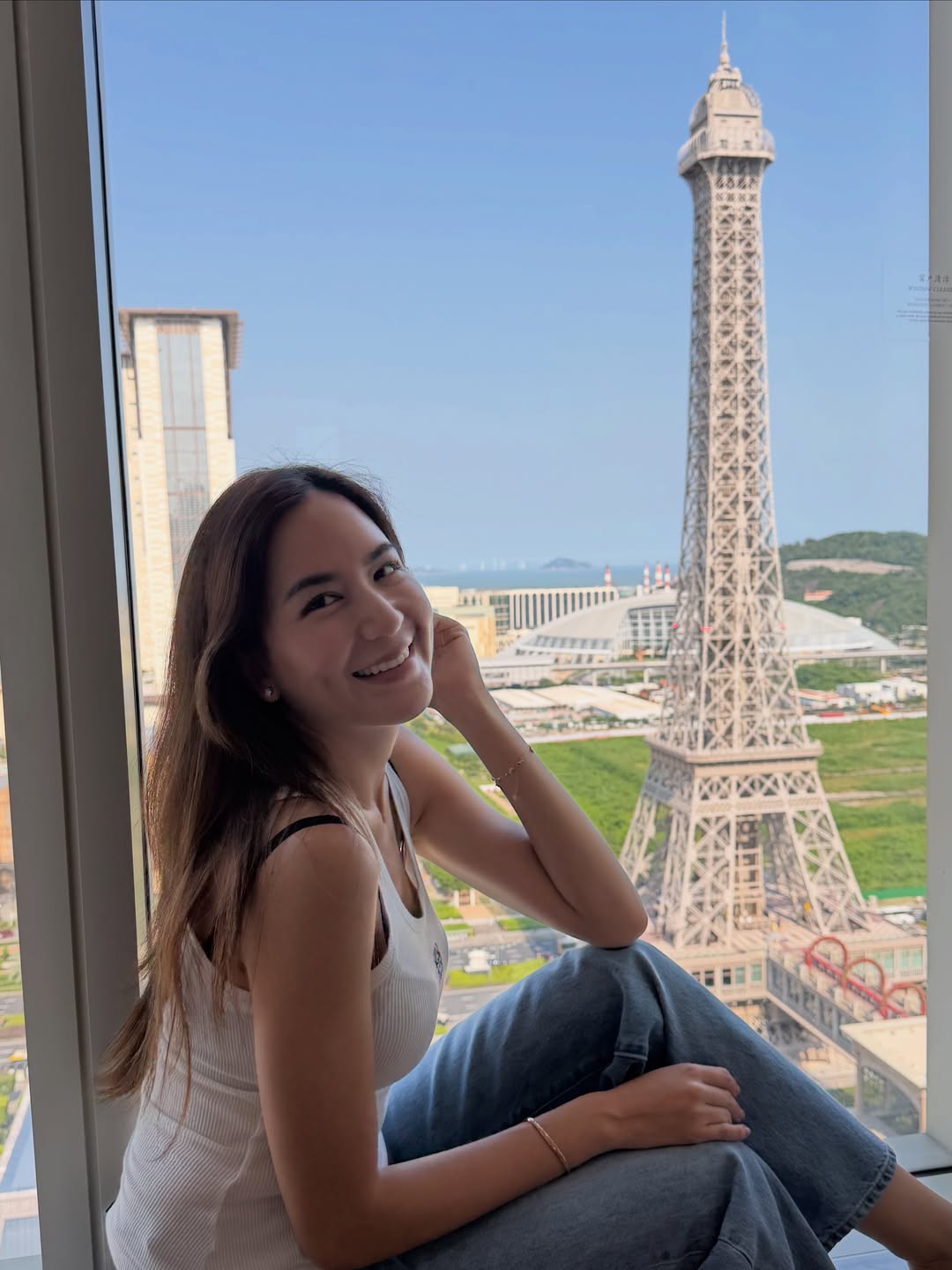 พลอย - ชิดจันทร์ ห่ง