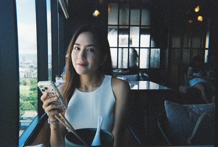 พลอย - ชิดจันทร์ ห่ง