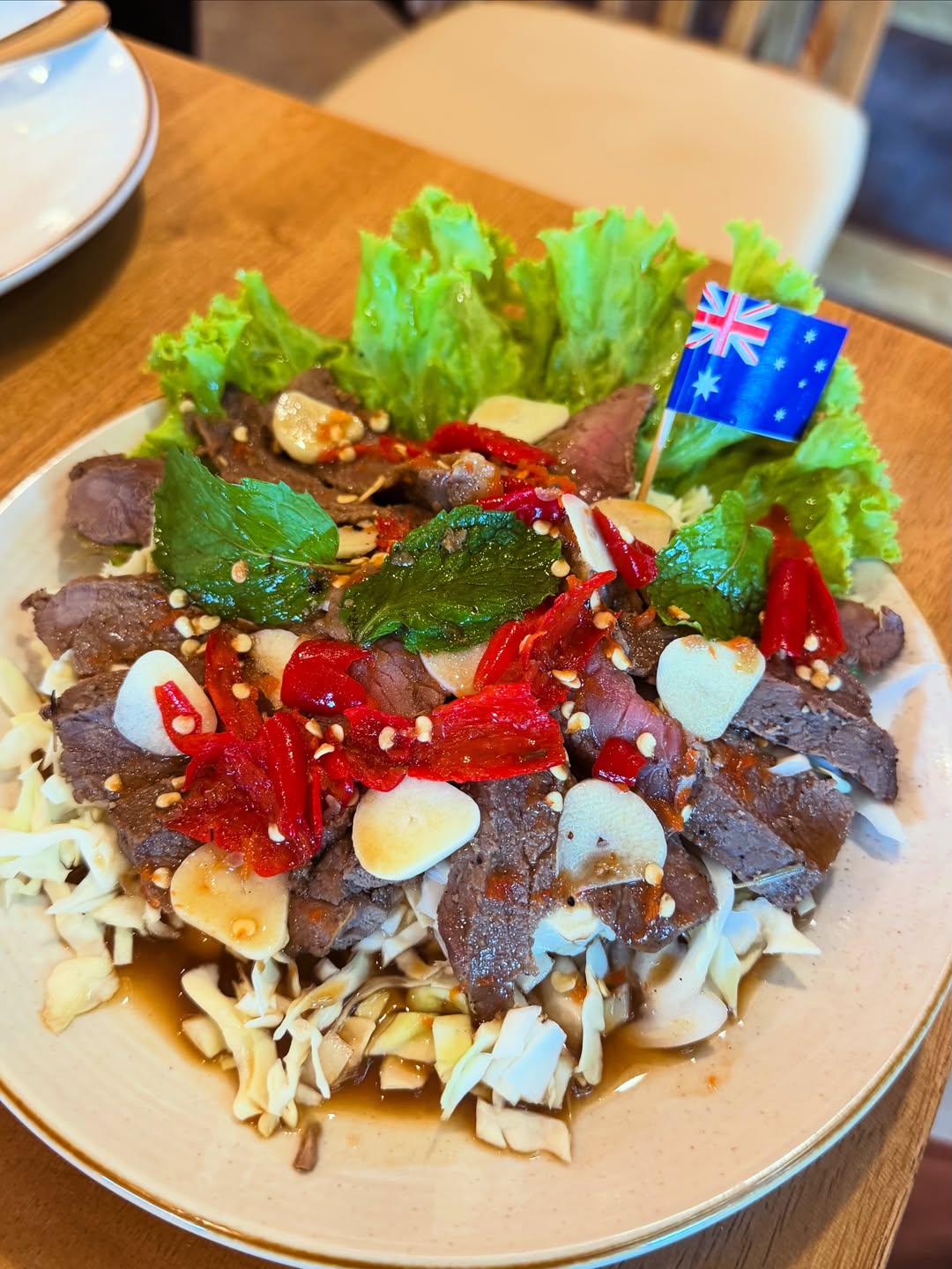 พลอย - ชิดจันทร์ ห่ง
