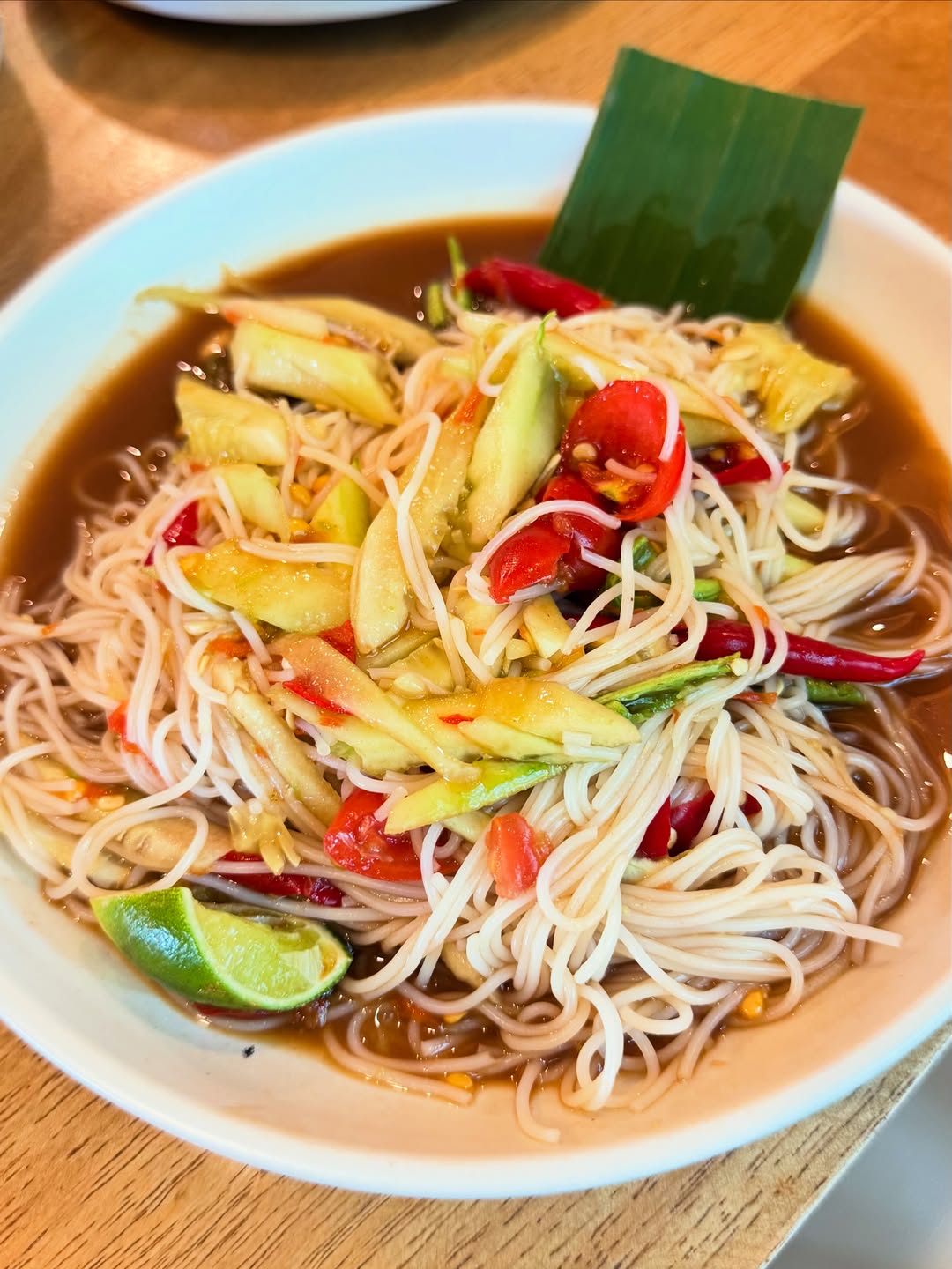 พลอย - ชิดจันทร์ ห่ง