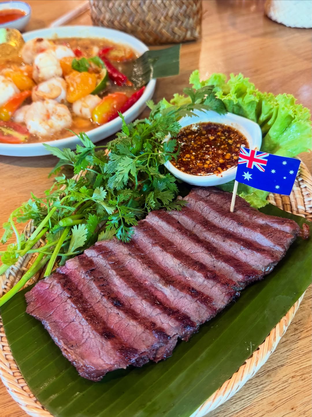พลอย - ชิดจันทร์ ห่ง