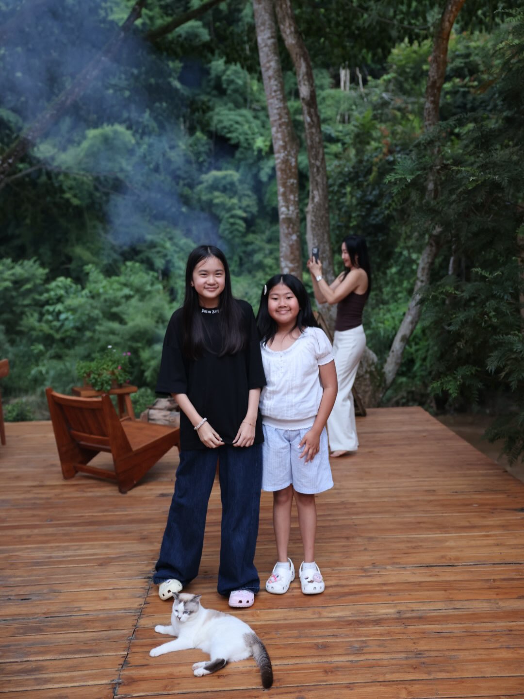 พลอย - ชิดจันทร์ ห่ง