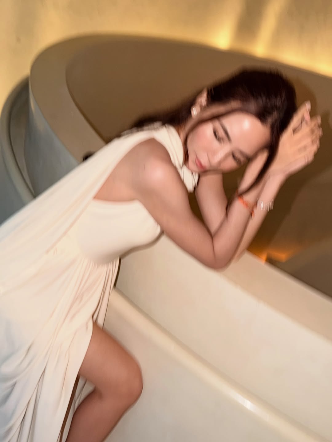 พลอย - ชิดจันทร์ ห่ง