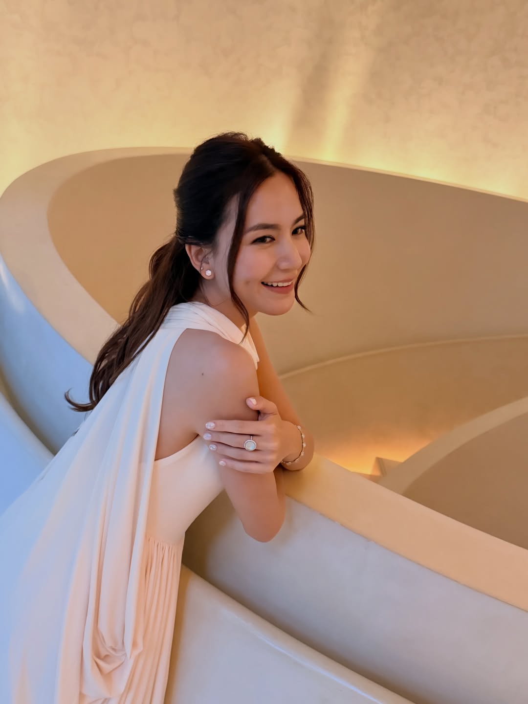 พลอย - ชิดจันทร์ ห่ง