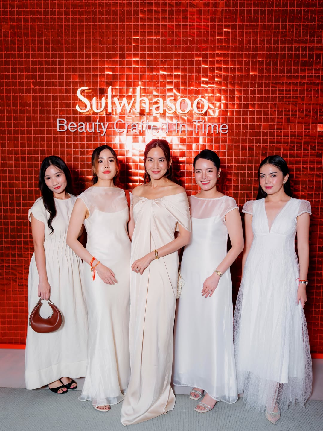 พลอย - ชิดจันทร์ ห่ง