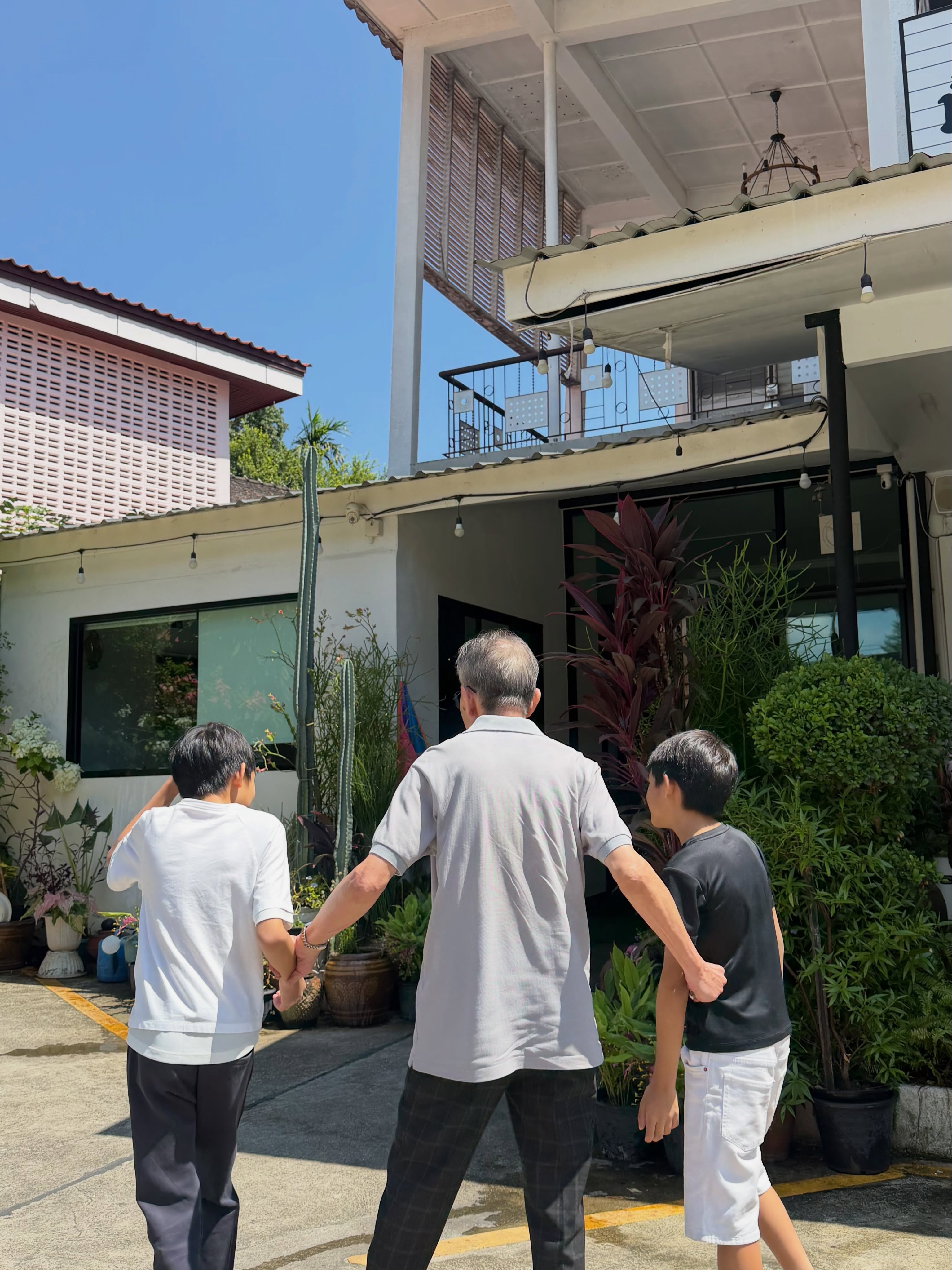 พลอย - ชิดจันทร์ ห่ง