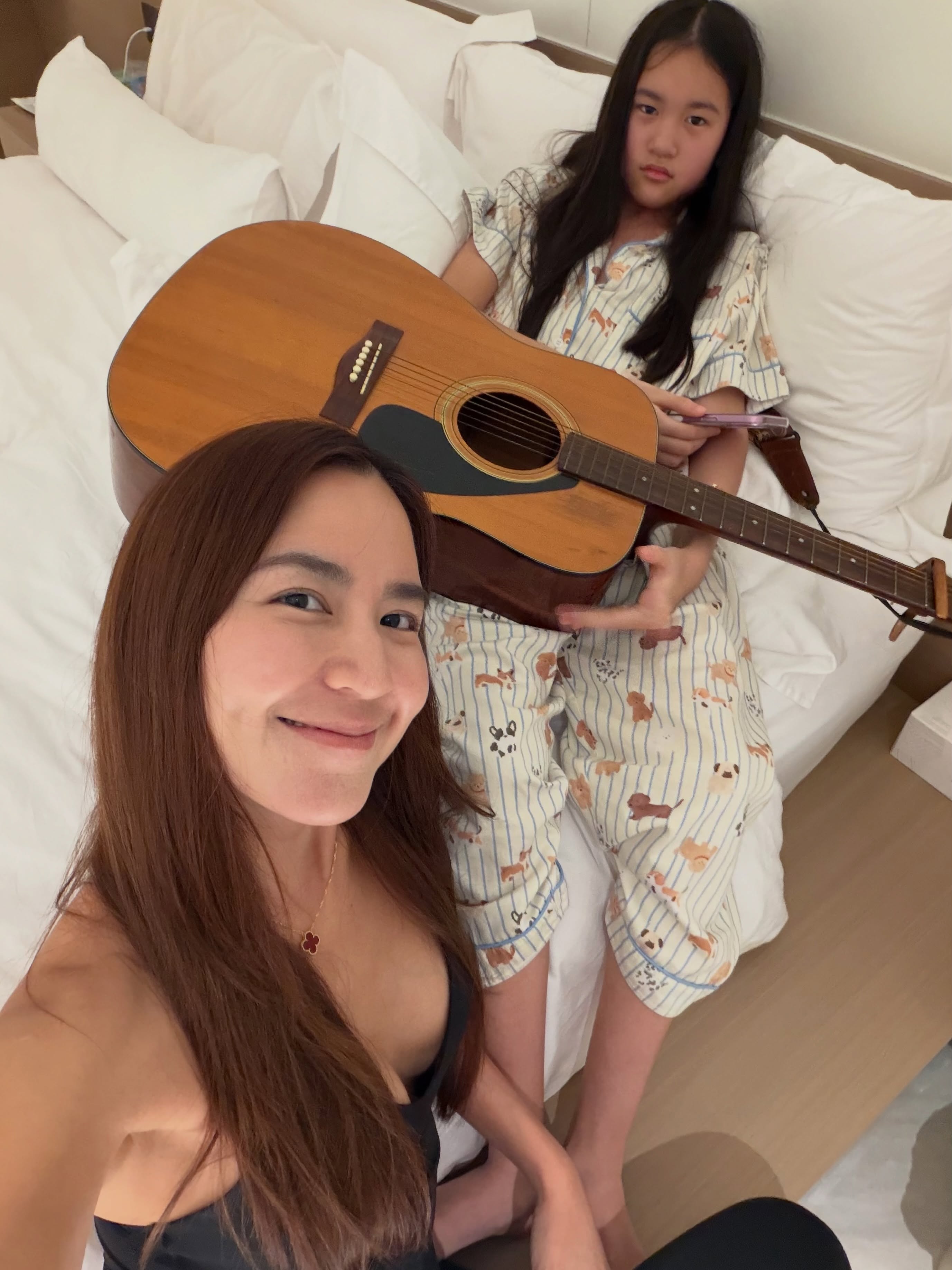 พลอย - ชิดจันทร์ ห่ง