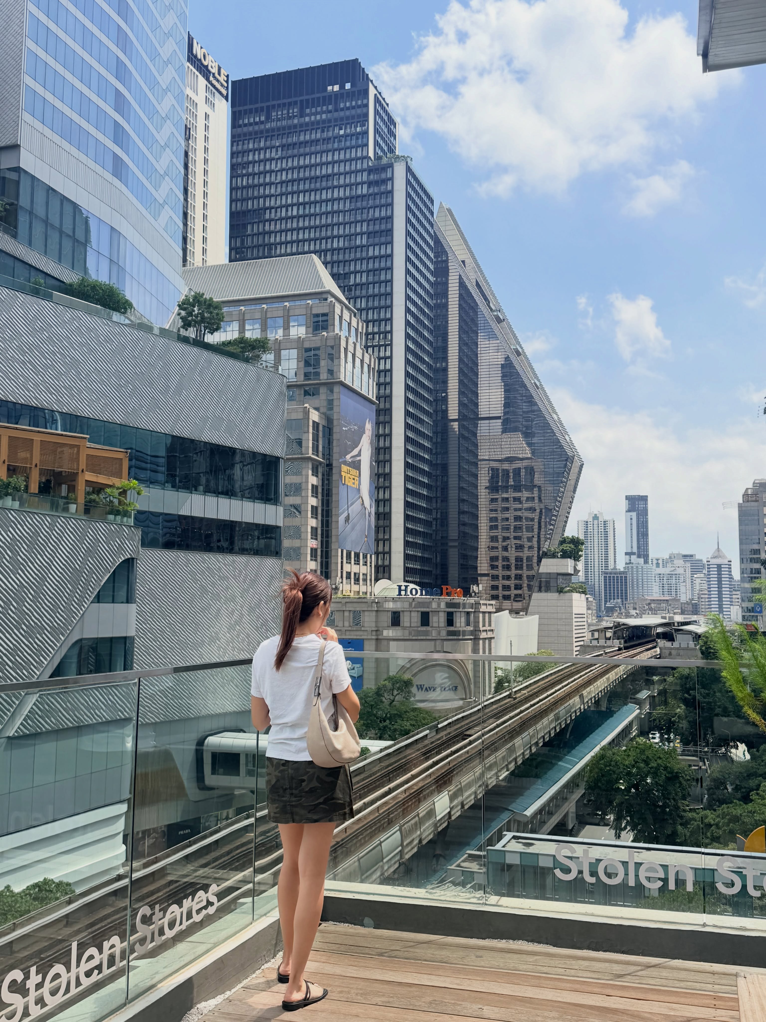 พลอย - ชิดจันทร์ ห่ง