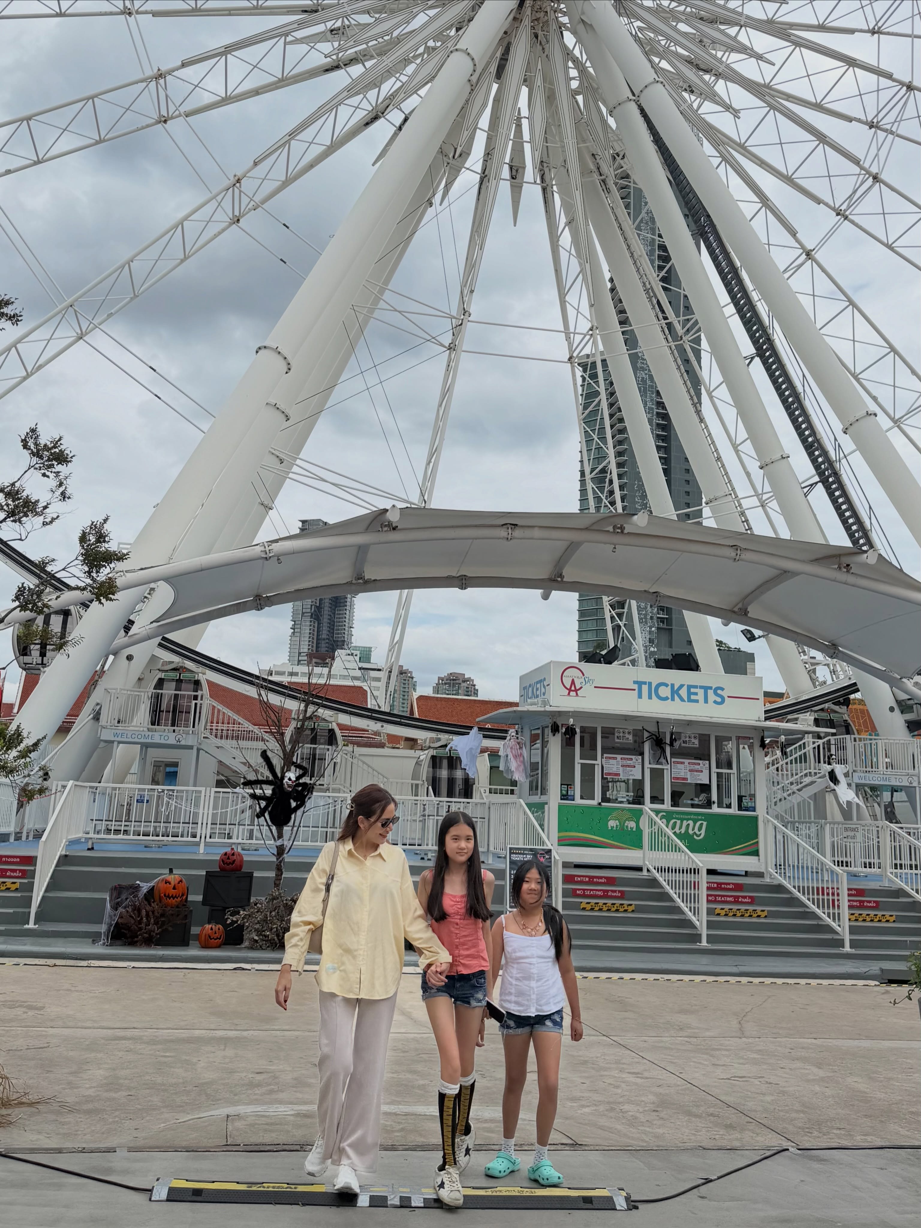พลอย - ชิดจันทร์ ห่ง