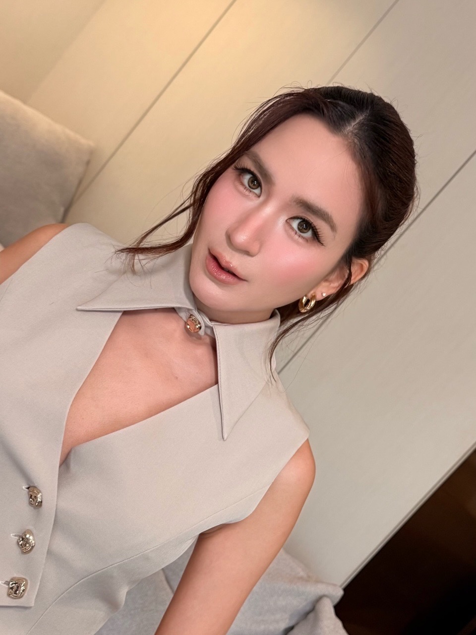 พลอย - ชิดจันทร์ ห่ง