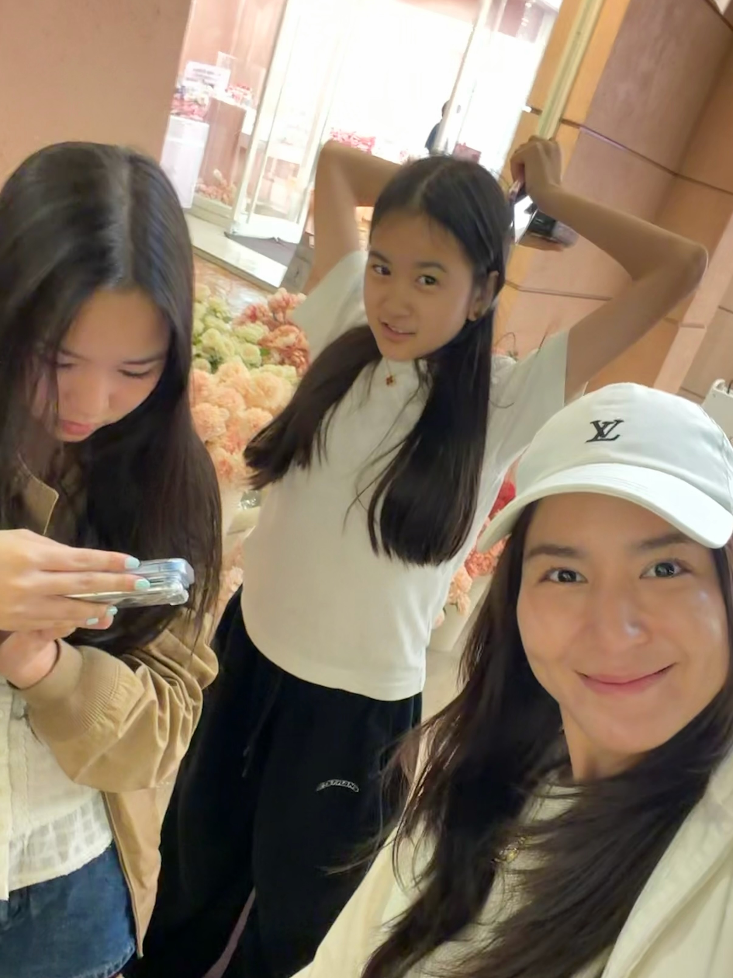 พลอย - ชิดจันทร์ ห่ง
