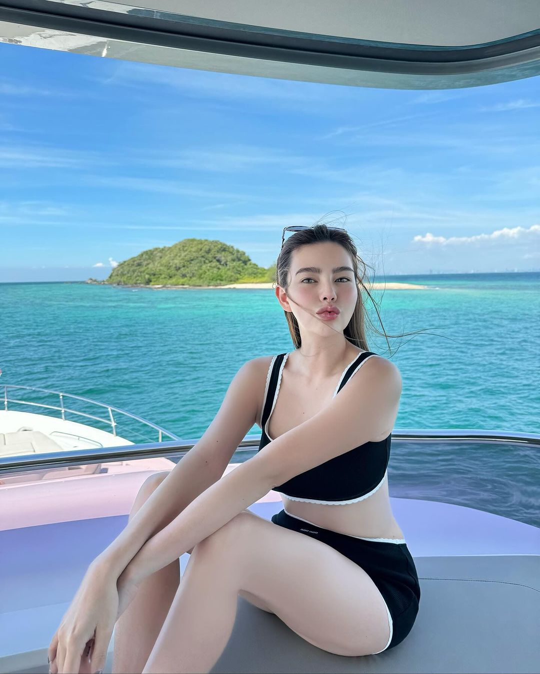 ดิว - อริสรา ทองบริสุทธิ์