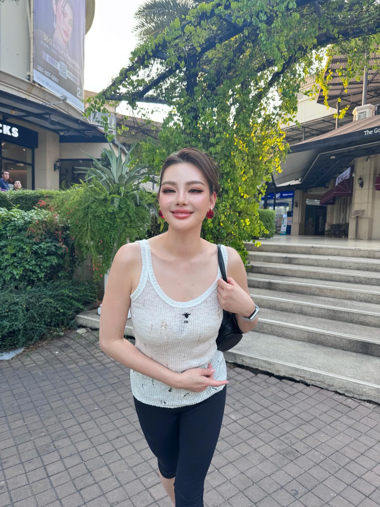 ดิว - อริสรา ทองบริสุทธิ์