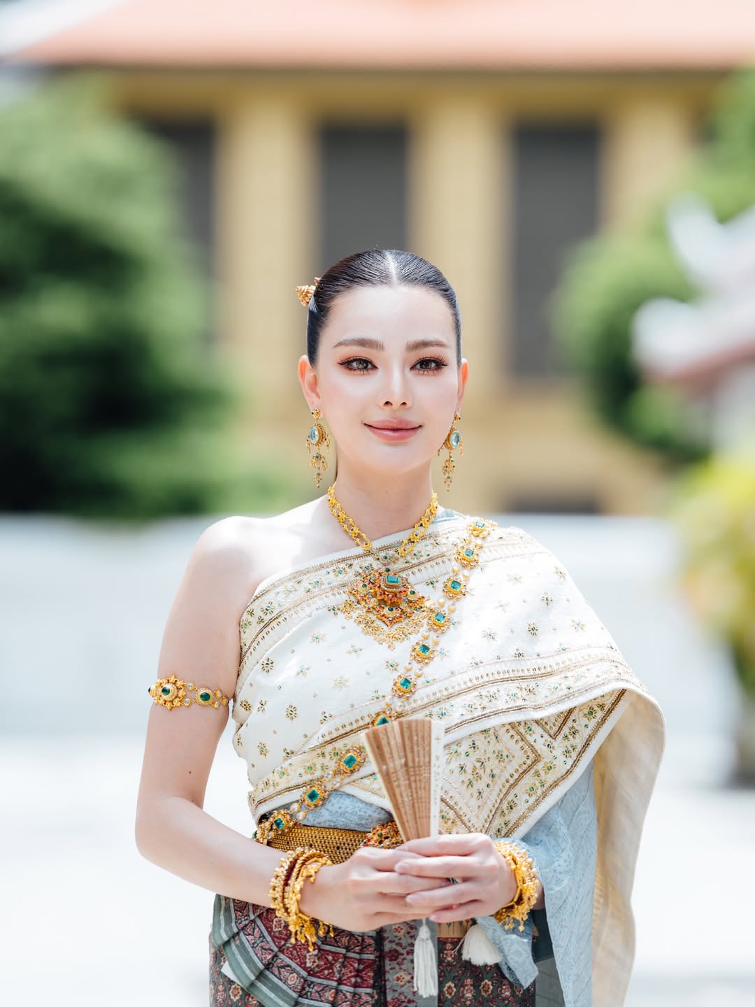 ดิว - อริสรา ทองบริสุทธิ์