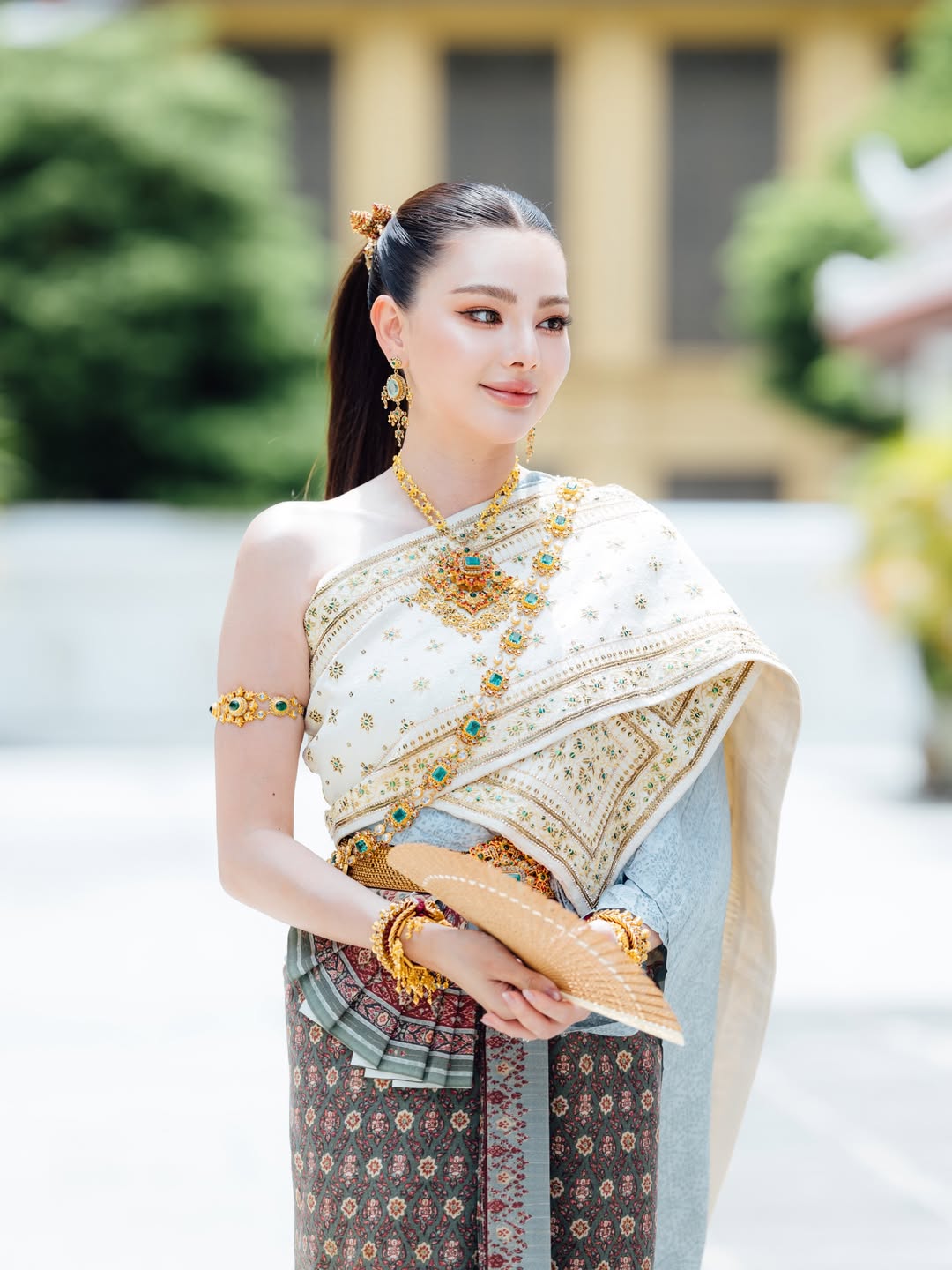 ดิว - อริสรา ทองบริสุทธิ์