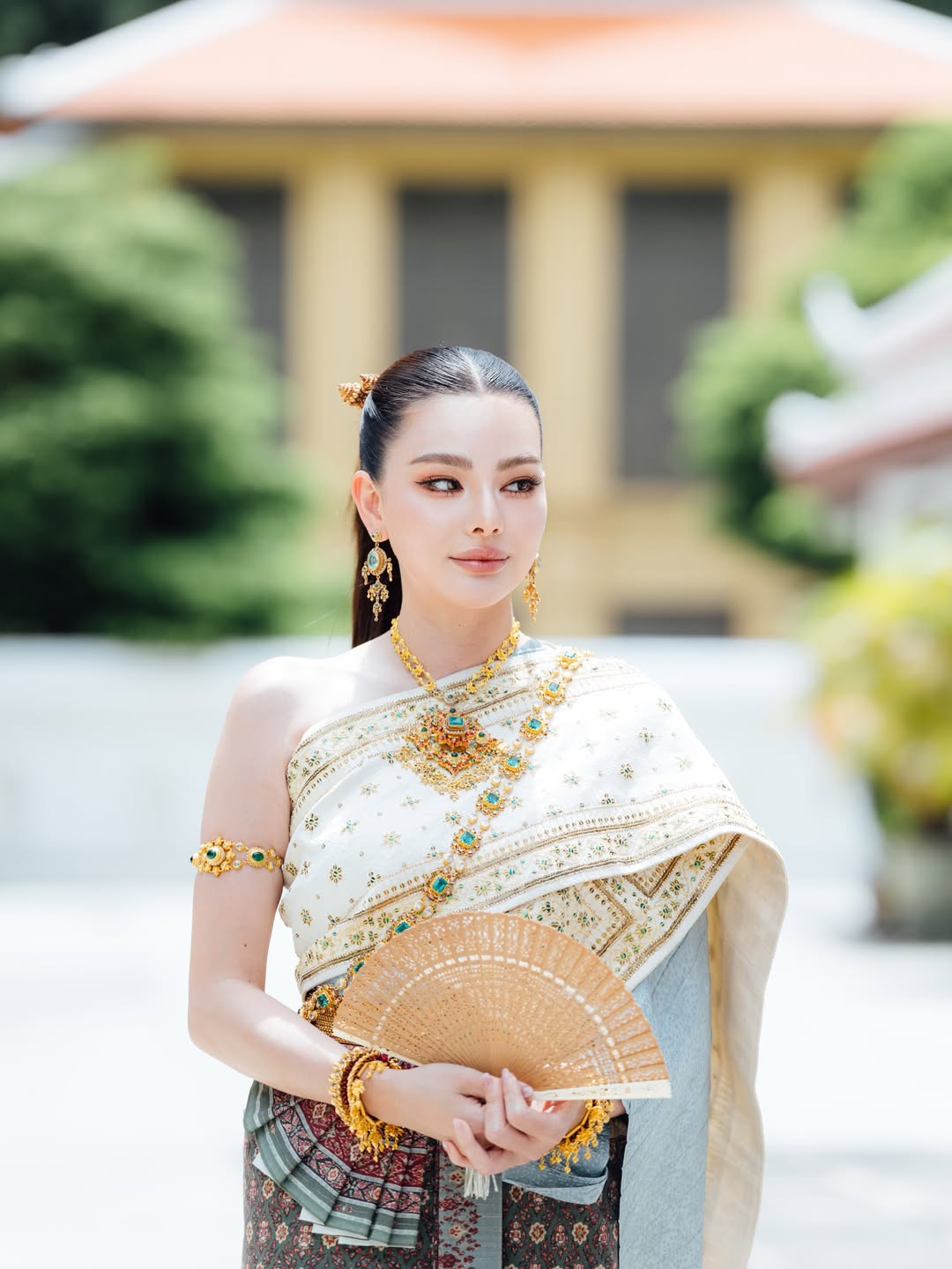 ดิว - อริสรา ทองบริสุทธิ์