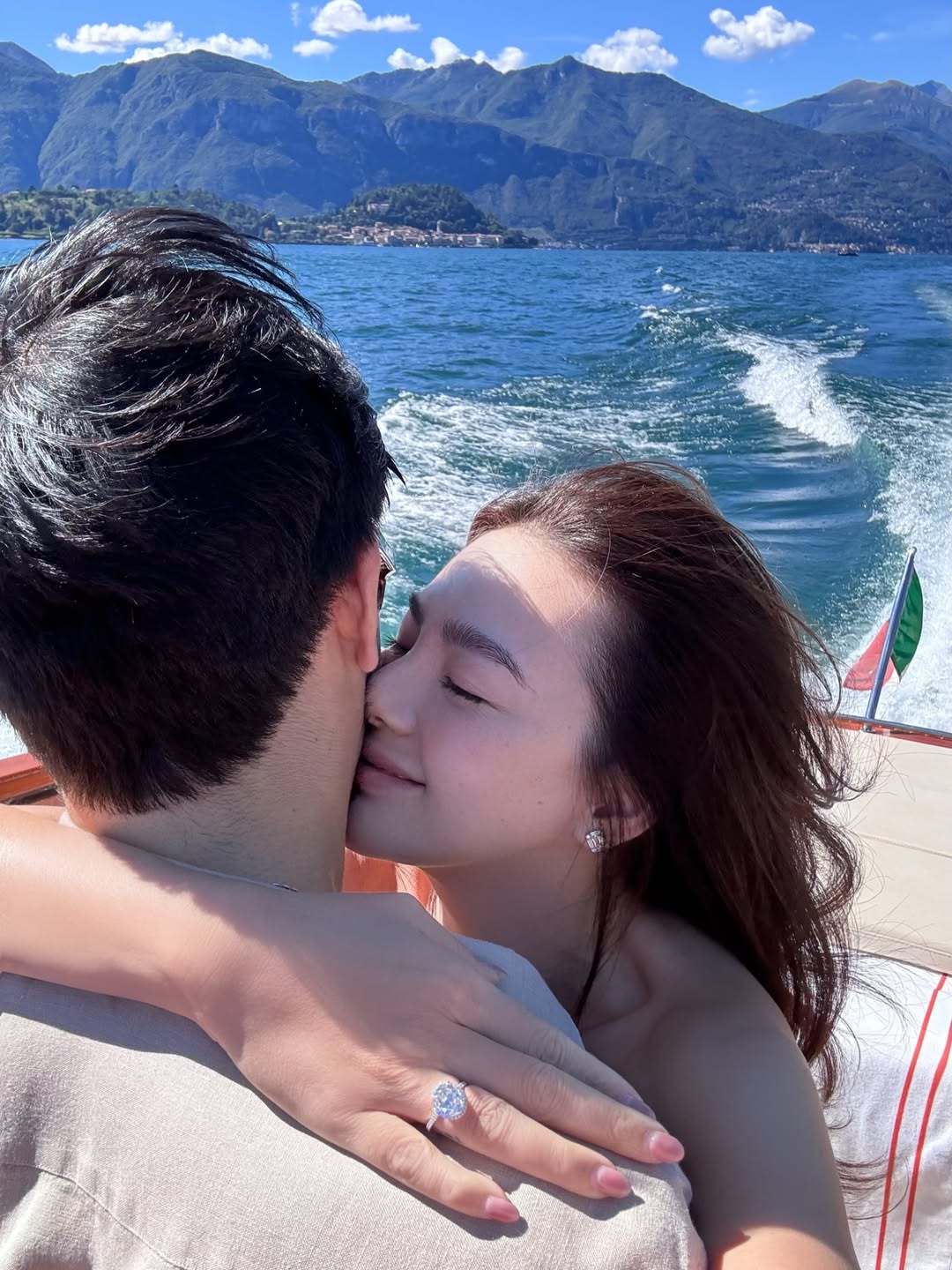 ดิว - อริสรา ทองบริสุทธิ์