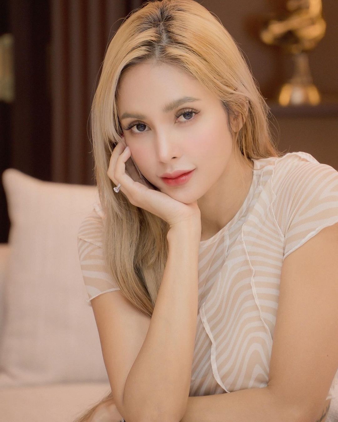 อุ้ม - ลักขณา วัธนวงส์ศิริ