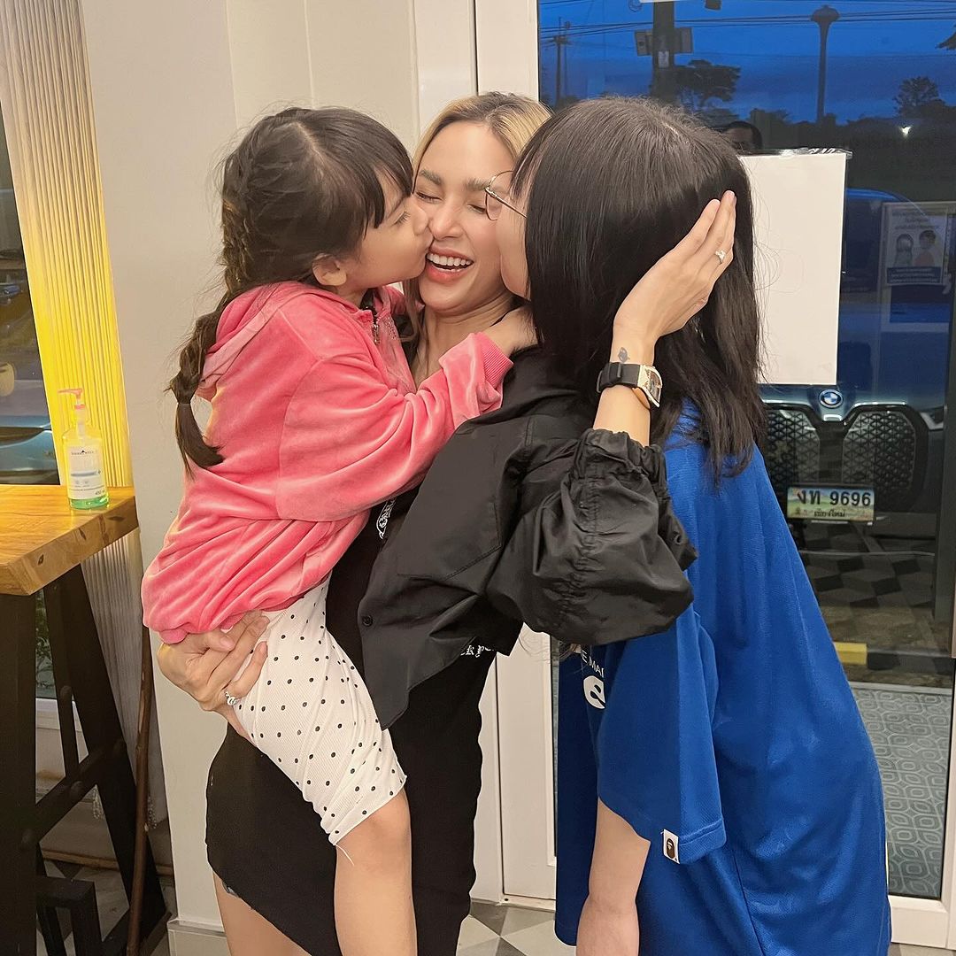 อุ้ม - ลักขณา วัธนวงส์ศิริ